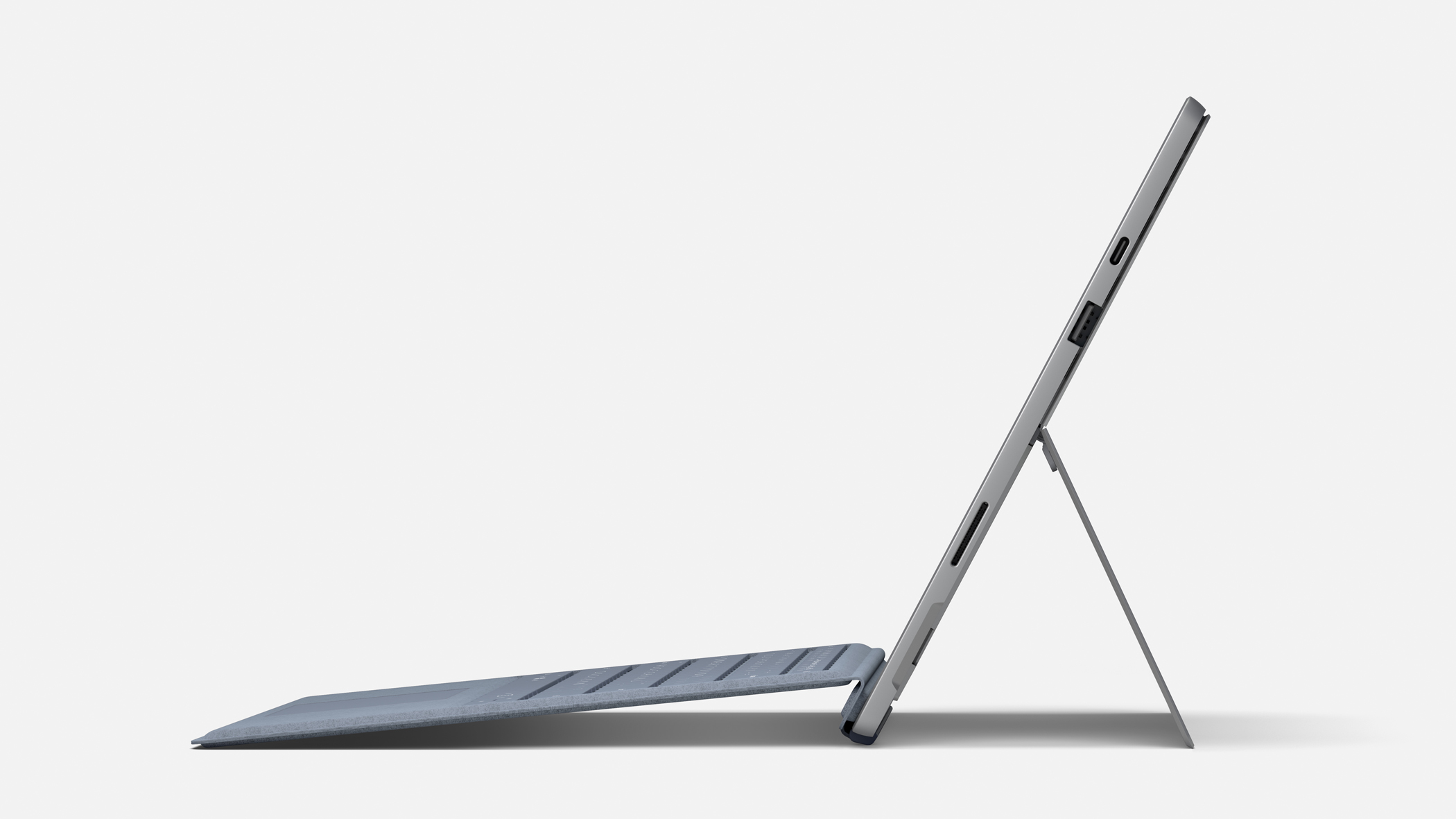 Surface Pro 7 for Business im Kickstand mit Tastatur