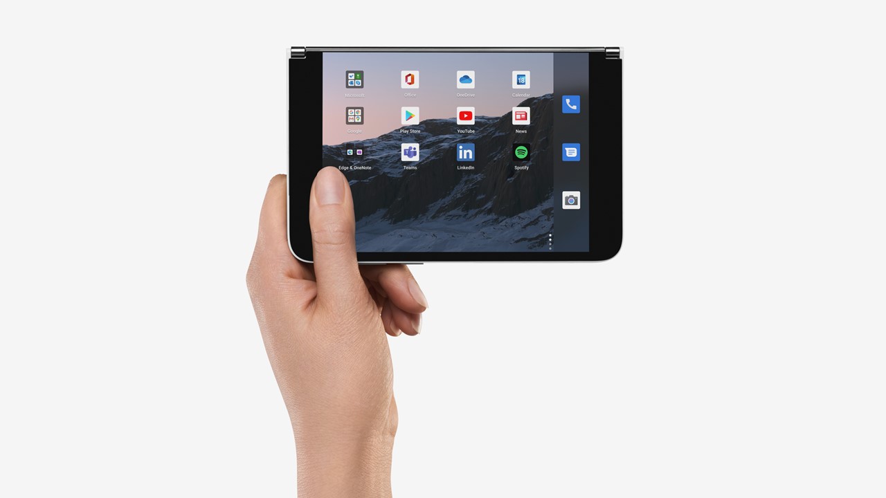 Surface Duo for Business aufgeklappt mit Hand