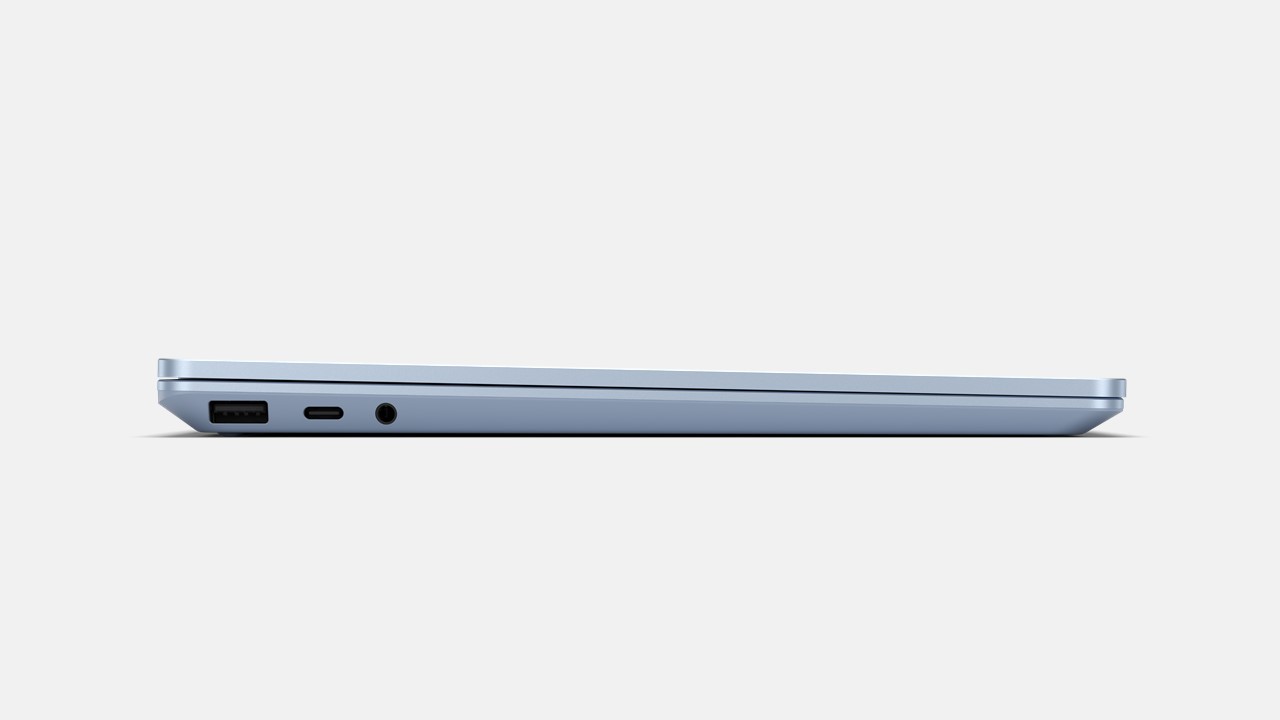 Surface Laptop Go for Business in Eisblau zugeklappt von der Seite