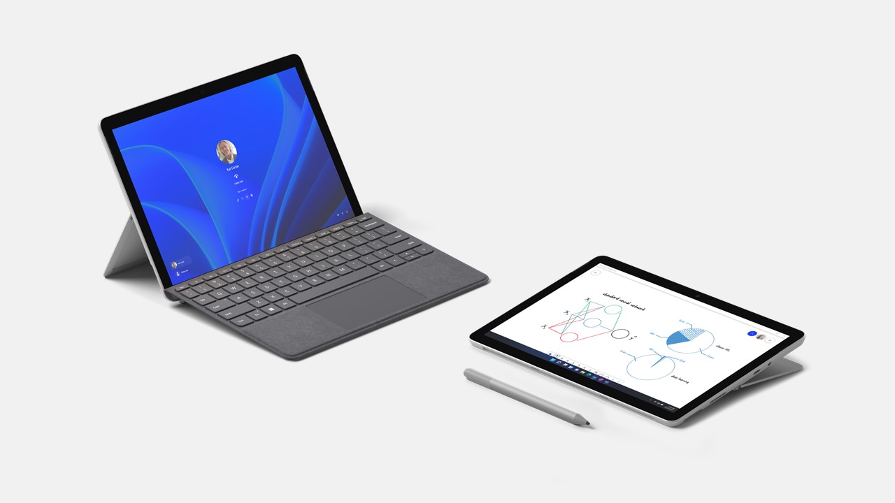 Zwei Microsoft Surface Go 3 for Business im Kickstand und im Tablet Modus