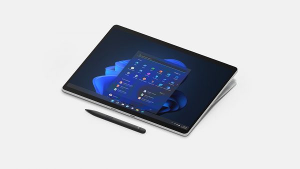 Surface Pro 8 For Business In Schwarz Mit Stift Von Oben