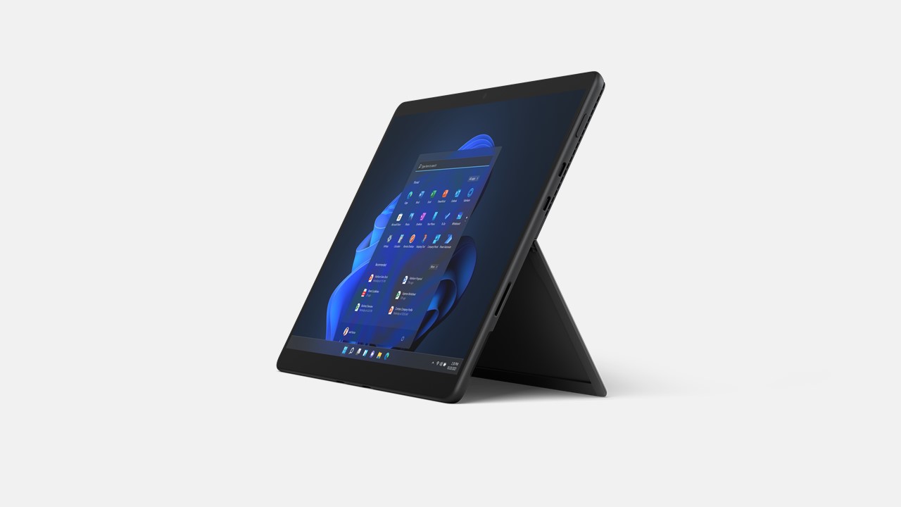 Microsoft Surface Pro 8 for Business von der Seite im Kickstand