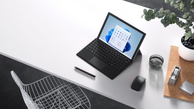 Ein Surface Tablet 2-in-1 Gerät Mit Tastatur, Maus Und Stift In Schwarz Und Microsoft Windows 11 Pro