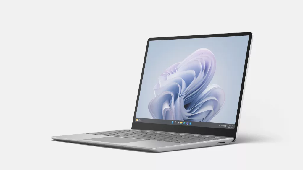 Microsoft Surface Laptop Go 3 for Business von der Seite