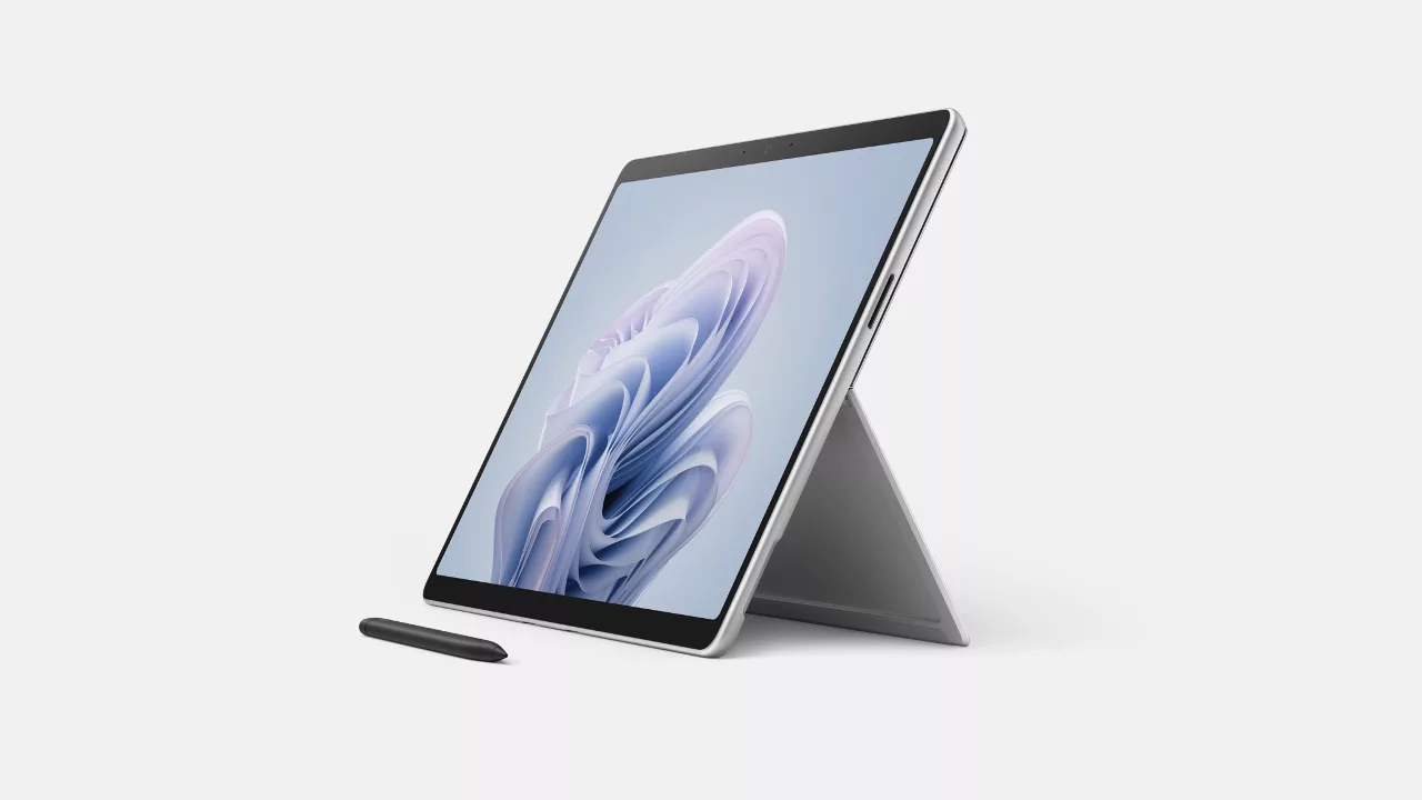 Microsoft Surface Pro 10 im Kickstand mit Slim Pen 2