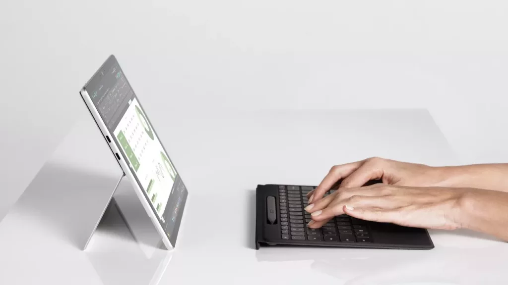 Moderner Microsoft Surface for Business Copilot PC