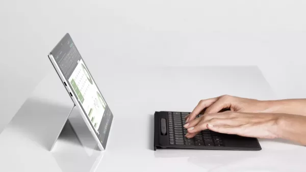 Moderner Microsoft Surface for Business Copilot PC